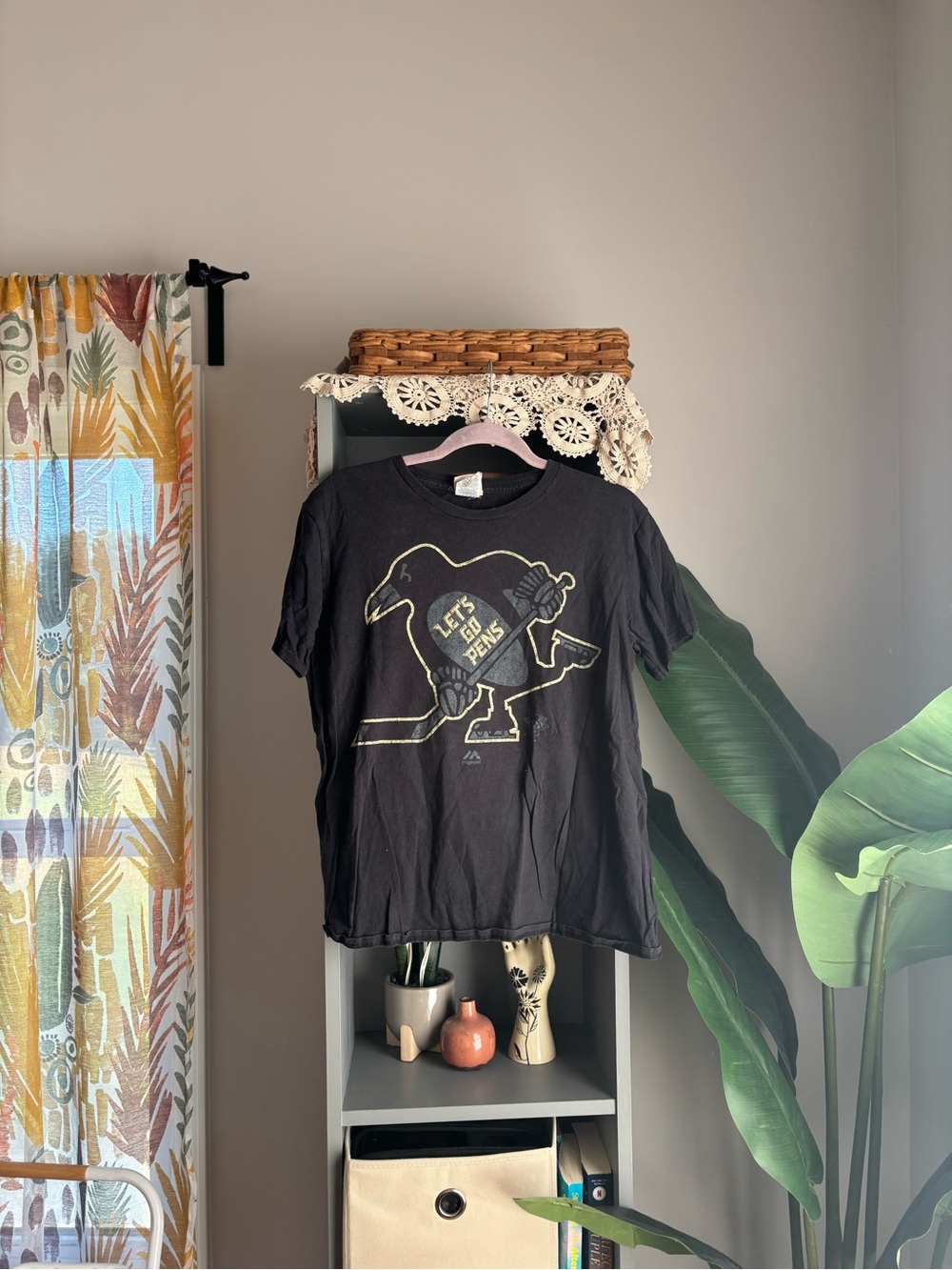 majestic pittsburgh penguins “let’s go pens” graphic tee